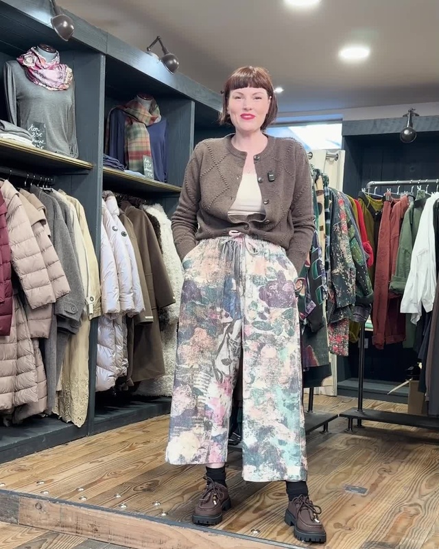 Le Look du jour !
ㅤ
Gilet - 139€
Top - 25€
Pantalon - 115€
ㅤ
Un coup de cœur sur ce look ?
Contactez-nous au 02 33 83 51