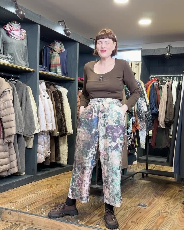 Le Look du jour !
ㅤ
Pantalon - 95€
Top - 25€
Manteau - 189€
ㅤ
Retrouvez toute notre collection en boutique :
Villa Pera 